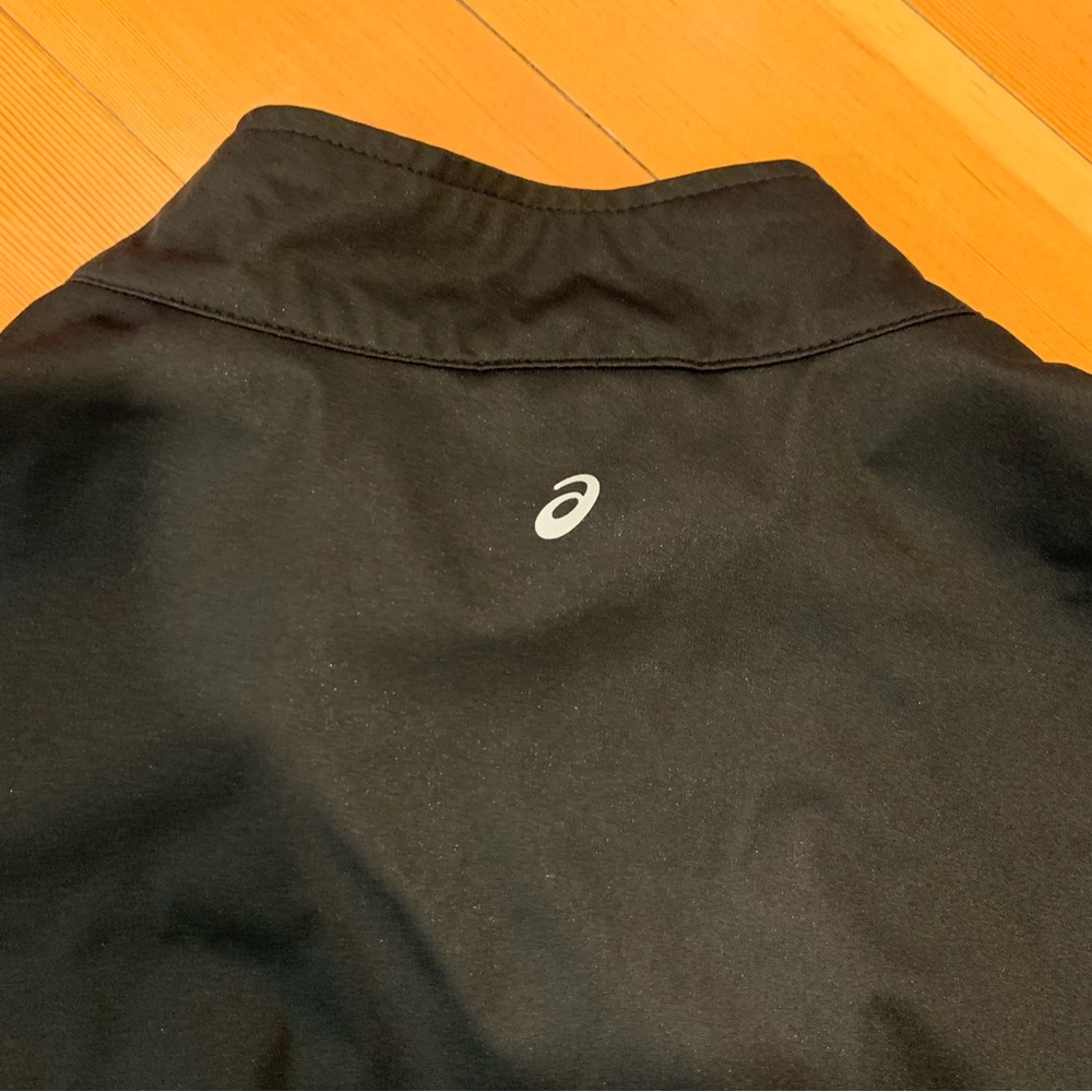 Women’s ASICS Running Jacket - Picture 6 of 8